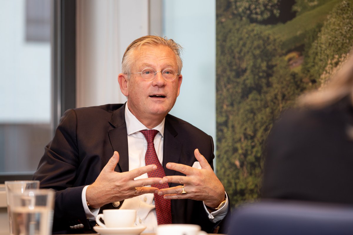 'Een samenleving gaat om samen-leven', vraaggesprek met burgemeester Van Maaren | Burgemeester Van Maaren over de aankomende jaarwisseling, over gemeente en gemeenschap, en over normen, waarden en respect. Benieuwd? Lees hier het volledige interview: bit.ly/3qDGhbR