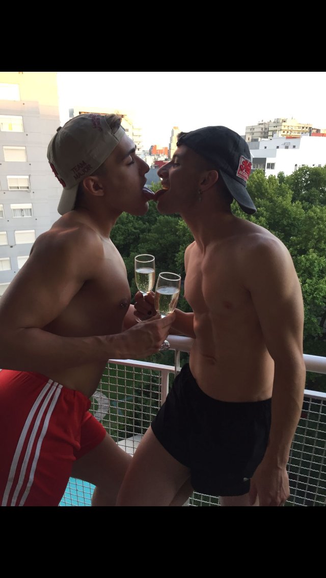 3 pic. Hola Amores soy Ayun el chico de latin leche?Agreguenme y RETWEETEENME?

Videos Con Mi Primo Cojiendo
