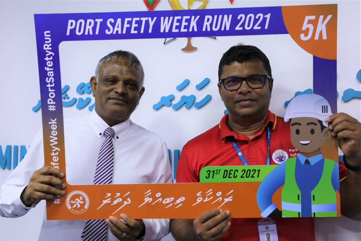 Portmv's tweet photo. CEO Shahid Ali presented the official jersey of #PortSafetyRun jersey to Minister of Higher Education, Dr Ibrahim Hassan. https://t.co/9YFSSszqmD