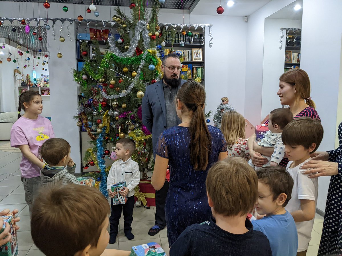 Ещё одно доброе дело, ещё больше радостных детей! 
Поздравили с Новым годом детей центра социальной помощи женщинам  "Ты не одна", чьи родители по непредвиденным обстоятельствам стали нуждаться в социальной помощи
Всех с наступающим🎉
#новыйгод  #ЕдинаяРоссия