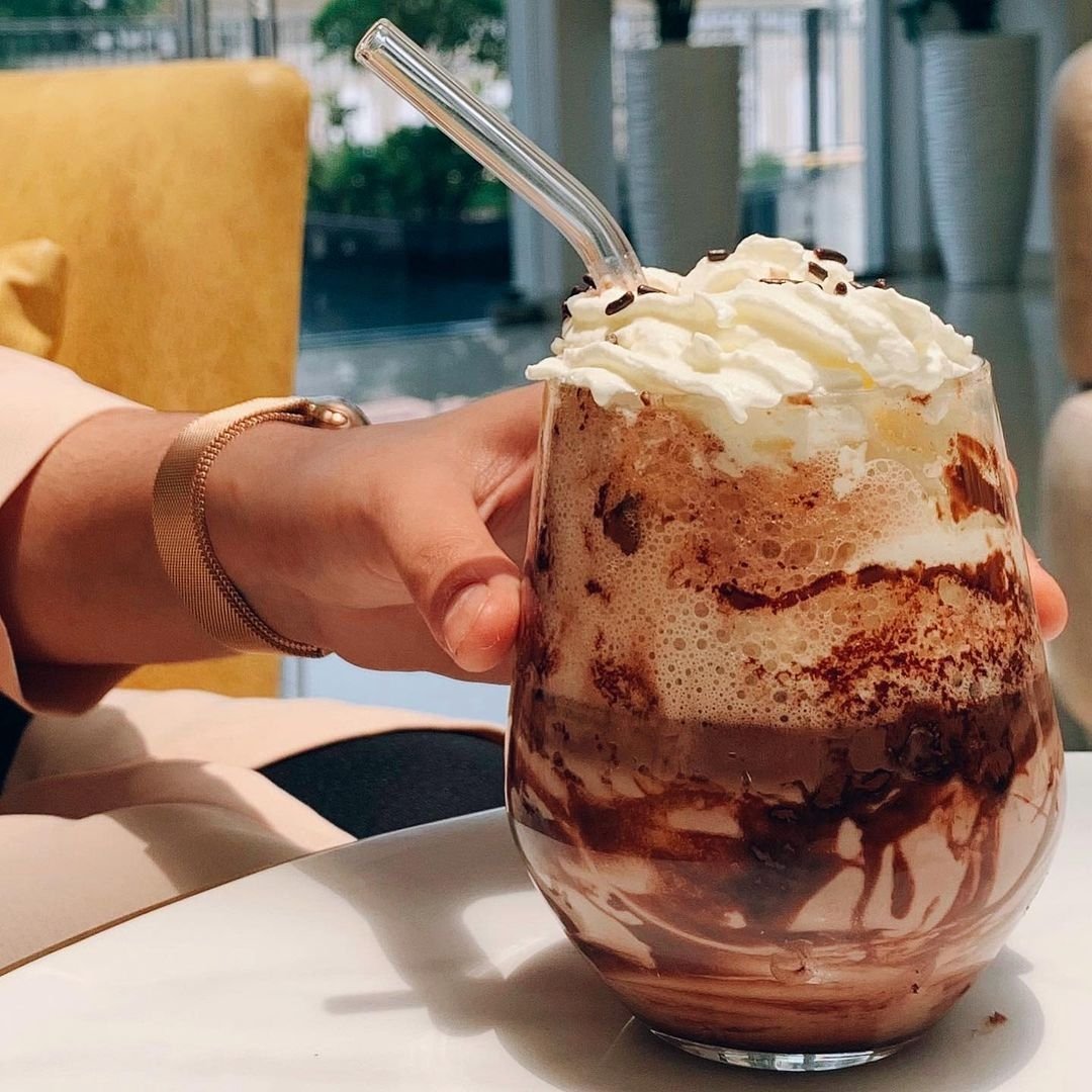 dubai_pad's tweet photo. Double Chocolate Shake 🧋🍫
Perfect drink to get you in the #holiday spirit ✨ Get your holiday drink today at the Brick Café ☕️ #holidayseason https://t.co/dnOPBRLI6X