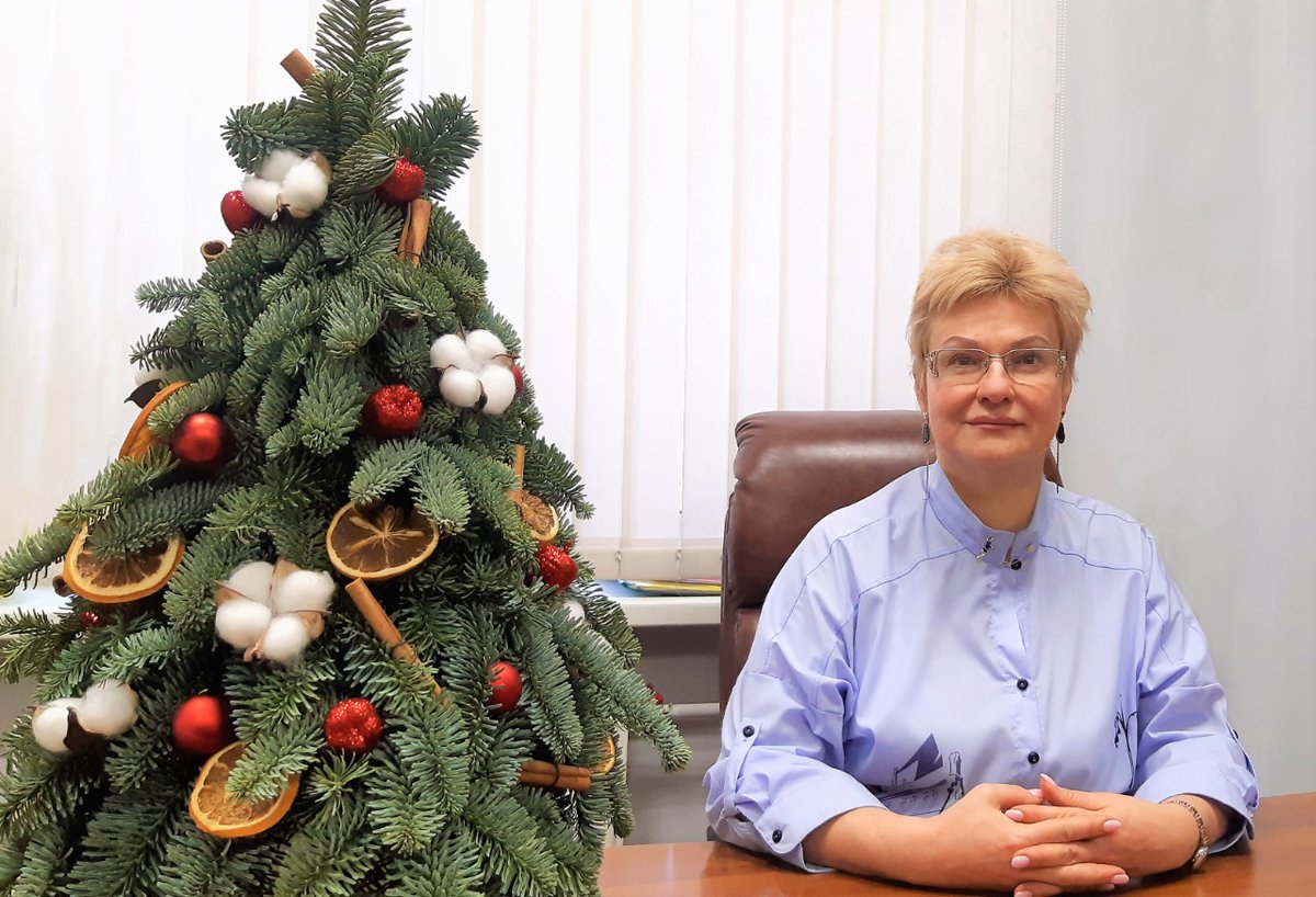 cmirinfo's tweet photo. Поздравляю всех с наступающим Новым годом и Рождеством! Желаю крепкого здоровья, интересных профессиональных проектов, ярких впечатлений, семейного благополучия и дружеского участия!  
Счастья, успеха и везения вам в Новом году!  
А нашему любимому Центру- развития и процветания! https://t.co/sFsfqbBqZa