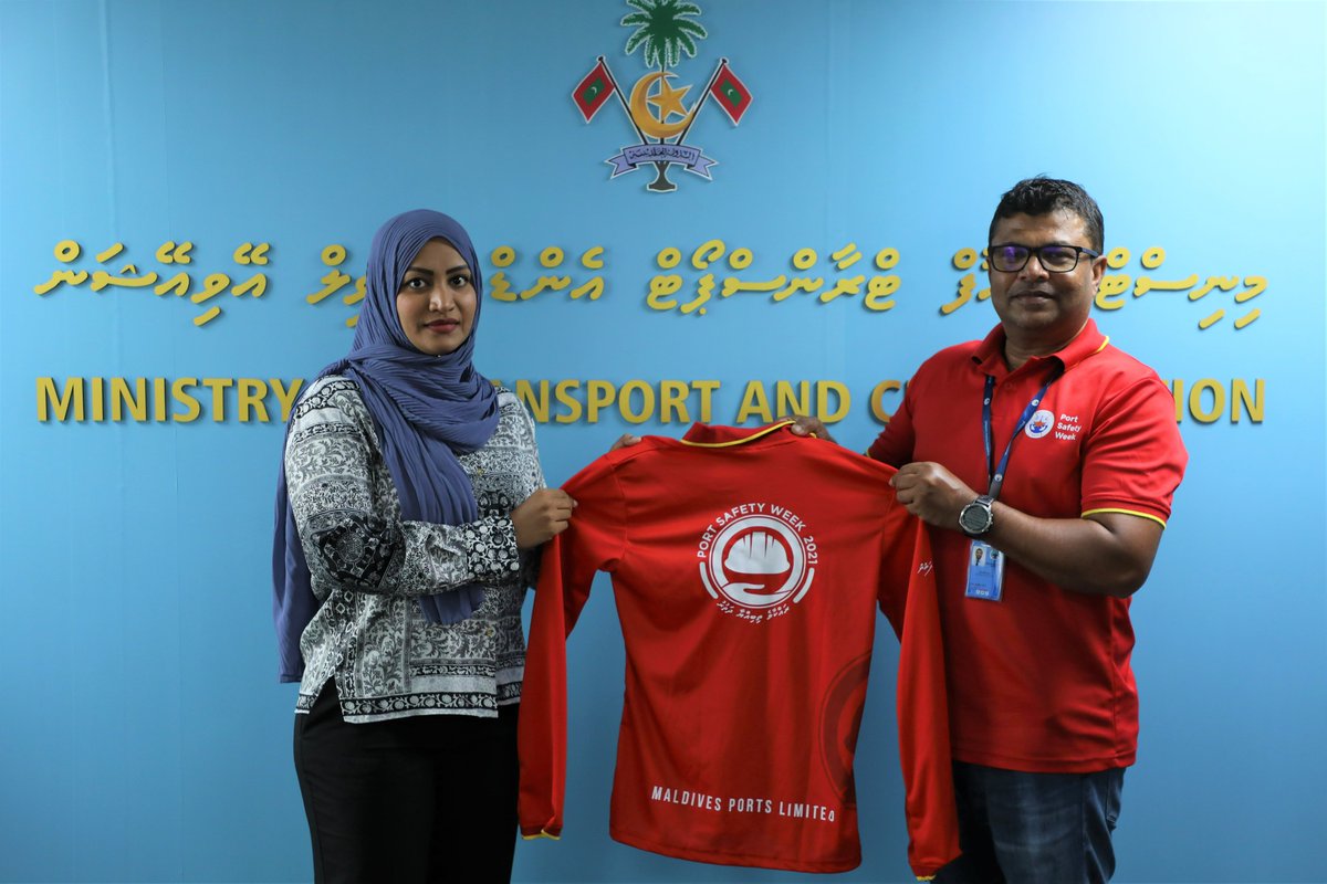 Portmv's tweet photo. CEO Shahid Ali presented the official jersey of #PortSafetyWeek & #PortSafetyRun jersey to the Minister of Transport & Civil Aviation, Aishath Nahula. https://t.co/pjiAg3LsOD