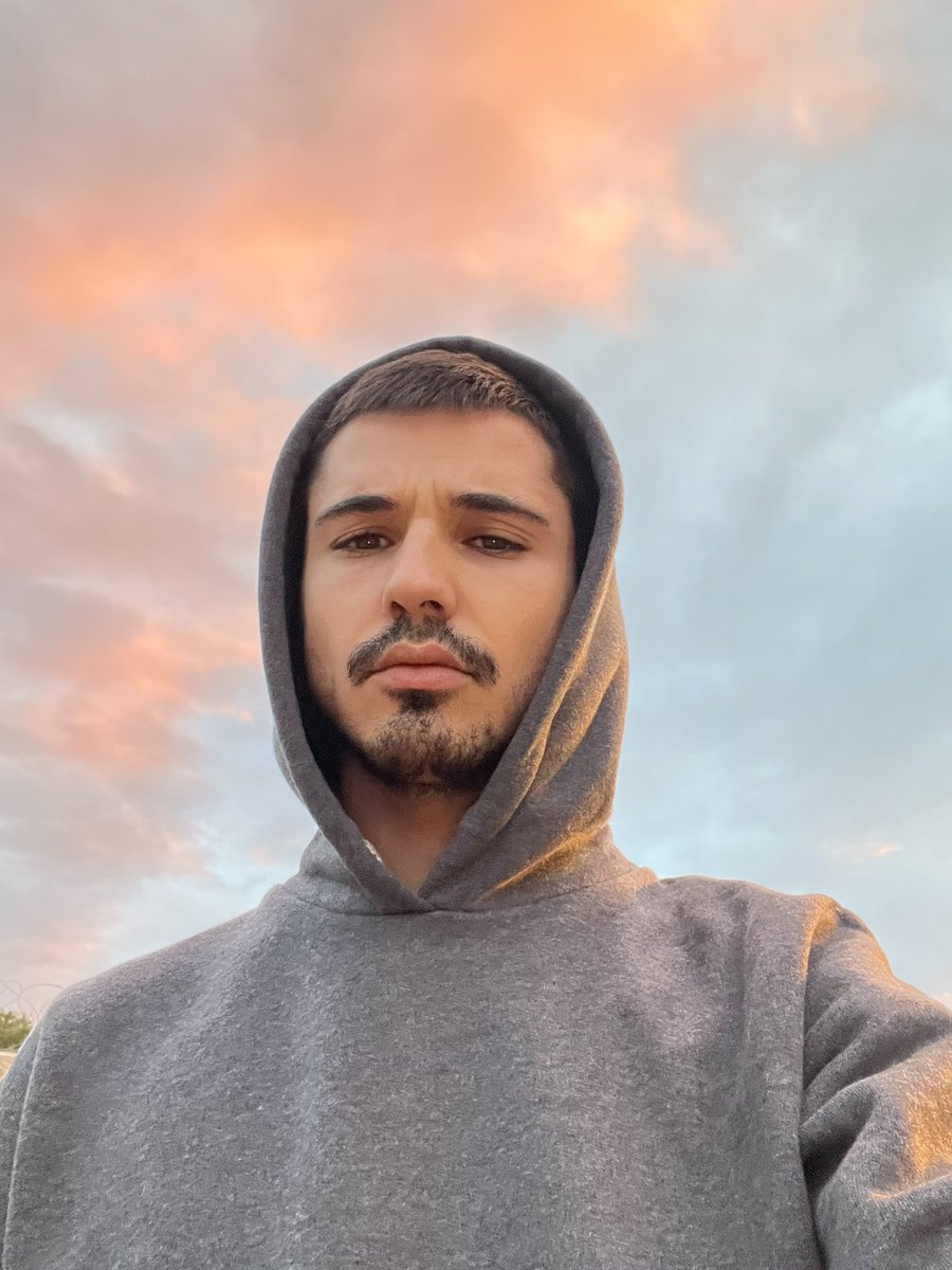 tomvbtd's tweet photo. hood or not ? https://t.co/lXbWZW9bhh