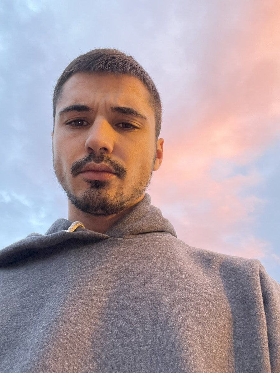 tomvbtd's tweet photo. hood or not ? https://t.co/lXbWZW9bhh