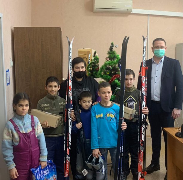 Слова искренней благодарности депутатскому корпусу, предпринимателям и жителям Кинель-Черкасского района принявшим участие в ежегодной акции "Елка желаний" и совершившим красивое новогоднее чудо для детей и пожилых людей, оказавшихся в трудной жизненной ситуации.