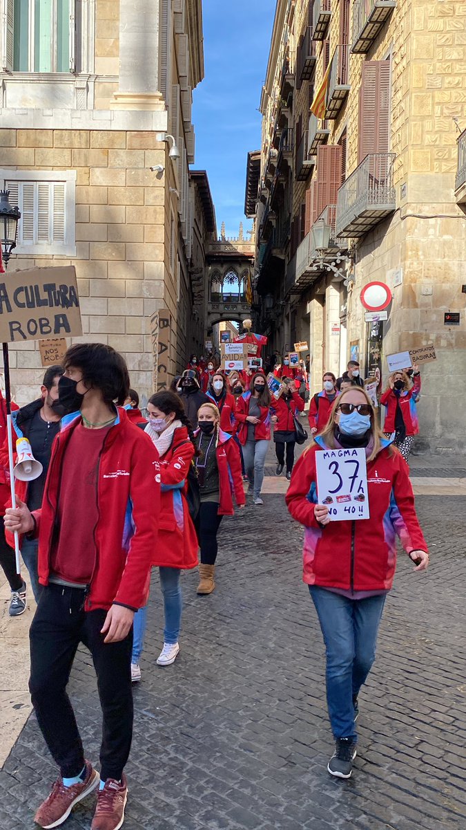 bbtcomite's tweet photo. Seguimiento del 100% en el 3er día de huelga en el Barcelona Bus Turístic. El servicio está paralizado y lo seguirá en los próximos meses mientras no cese la pésima gestión, los impagos a trabajadores y las irregularidades en el SEPE y Seguridad Social de @magmacultura #aCotxera https://t.co/RvukUwfpnj