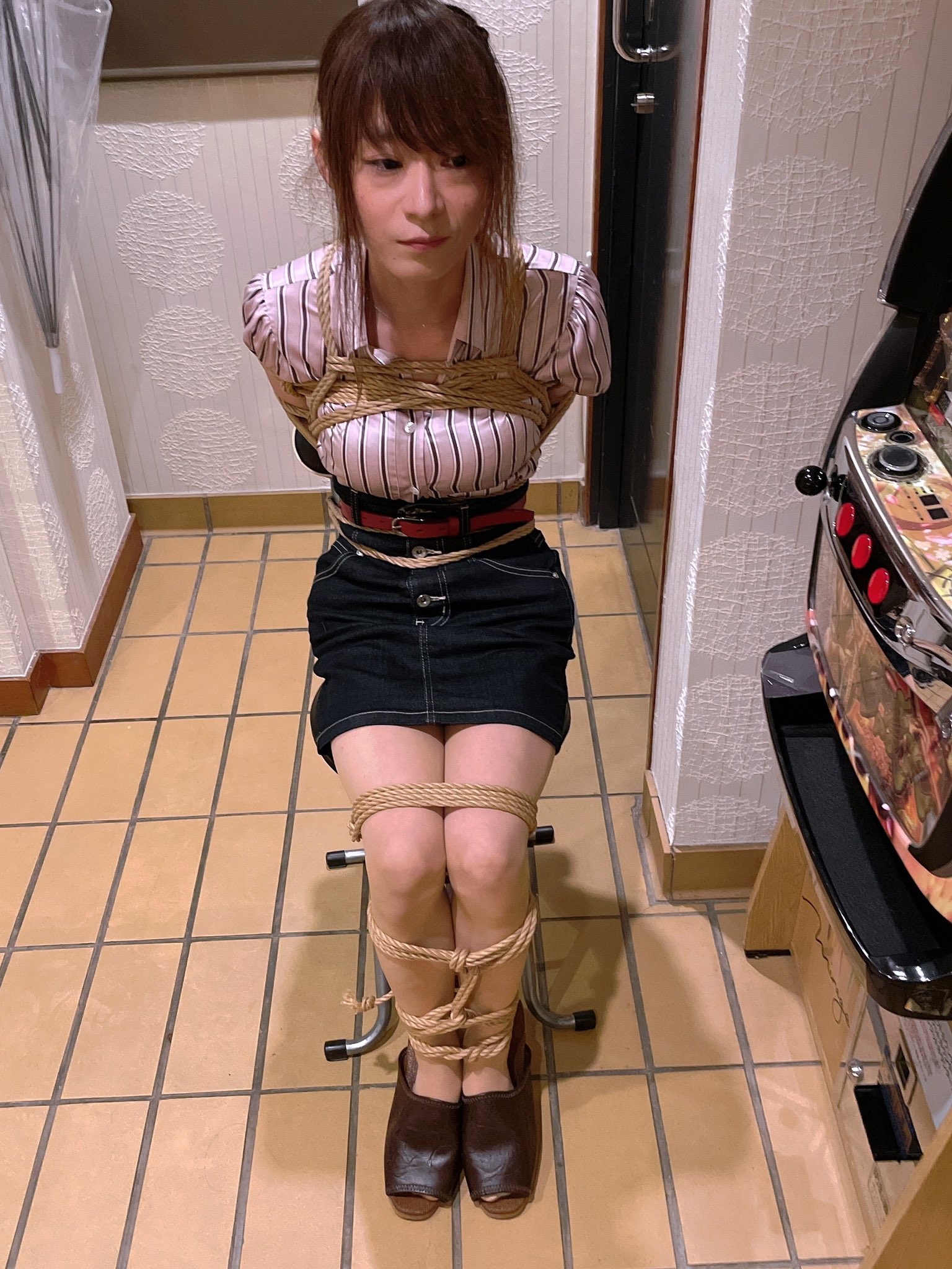 緊縛　女装   / X