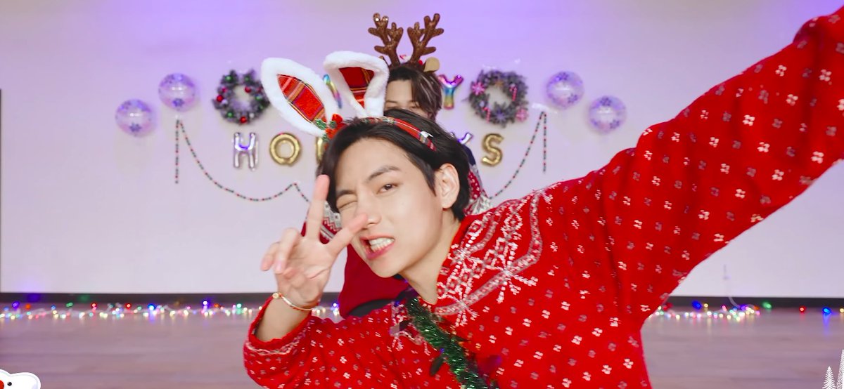 SERENVPITYY's tweet photo. Happy birthday Tae!! I wish you all the love and happiness, thank you for being you🥺💜 보라해✨ @BTS_twt https://t.co/UbQCgyCQOT
