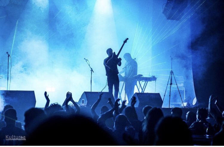 Para terminar el año os pasamos un recordatorio de nuestros siguientes bolos:

-21 de enero MADRID <a href="/Inverfest/">Inverfest</a> 
-22 de enero SEGOVIA

Os deseamos lo mejor para este fin de año y que el próximo nos traiga más encuentros y más música.

Os queremos!!! ✨