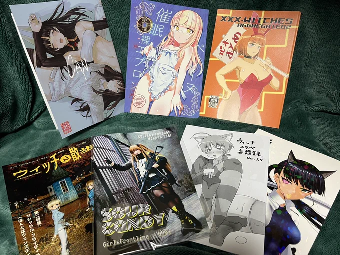 ♡♡♡♡えっち本♡♡♡♡
そして!売り子にまで差し入れありがとうございます!!!!!!!!
美味しく頂きますわ～!!!!!!!! 