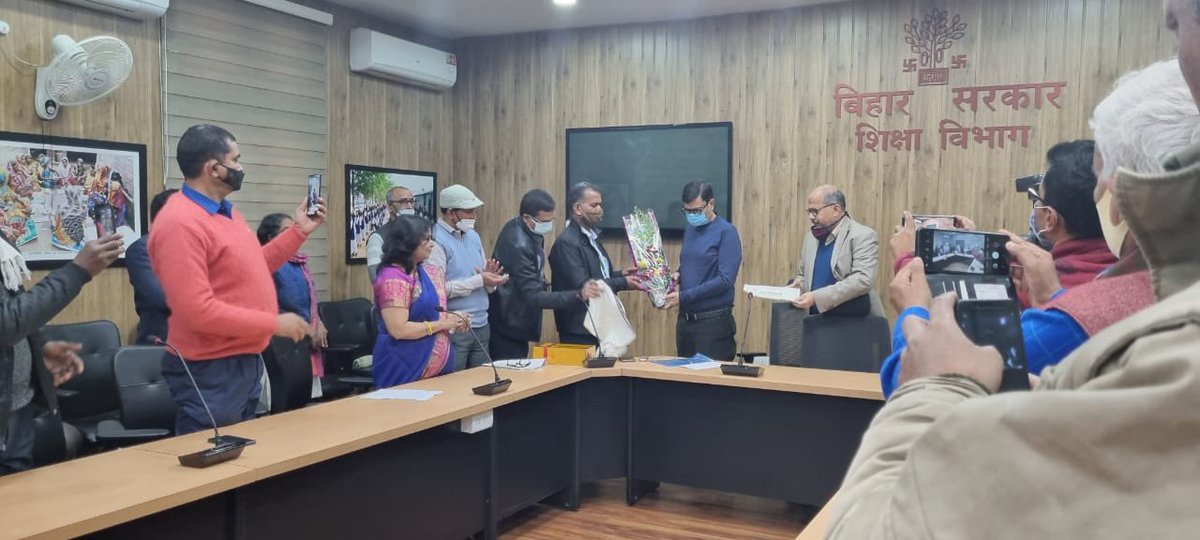 sanjayjavin's tweet photo. in continuation of 5/9/2021,best teacher award was given to smt sunita sinha,headmistress,model residential school ,bhainsasur,nalanda and shri shashi bhusan shahi,asst teacher,upgraded middle school,tensuaar,ekma,saran.may they be the role model of all students and teachers. https://t.co/y2V8CqeIeN