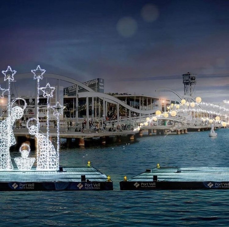 VisitBCN_FR's tweet photo. Bonne année ! Si vous avez l'énergie 😜🍷, descendez au Port Vell et profitez d'images dignes de cartes postales comme celle-ci. Vous avez jusqu'au 6 janvier pour le voir.

📸 © puroamorbarcelona (IG)

#visitbarcelonaxmas https://t.co/YnwwEOrARD