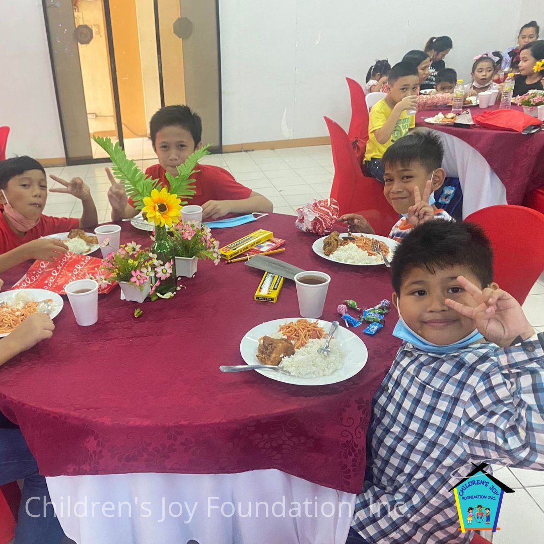 gamyushi12's tweet photo. @ev31asia @MinJohnske @DurhamUKGB @ChristIsComing5 @4HisGloryOnly @Forchrist_2022 @Diplomat655 @GiselleTka @albert70x7 @ABsitively920 @barrympeters @PastorACQ @CeariaTaylor @BBCofNJ @dphuffman_david @IloveJesus1975 “Giving isn’t just a day, it’s a lifetime value.” - Bobby Umar

CJF Quezon City Community Outreach Program/Gift Giving Dec 24, 2021

#CJFI #AllWeNeedisLove #WePledge4Children #GlobalGoals #supportCJFI #GivingtoOthers #GivetoHelp https://t.co/XNjqKm2fqp