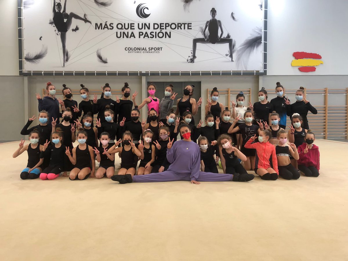 🎄✨ Campus Navidad 2021 con master class de Natalia García 🤩 ¡Muchas gracias <a href="/nataliagarcia05/">Natalia G. Timofeeva</a>! #TeamColonial 🖤🦢 #ColonialSport