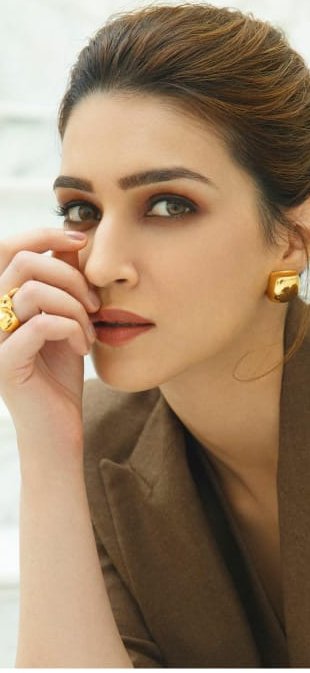 ShailyS27966718's tweet photo. Someone please try this Jodi...π πβ€οΈ Damn...such a cool and hot at the same time pairπ₯
#KritiSanon #AdityaRoyKapur
#castthem https://t.co/xCTw6chIat