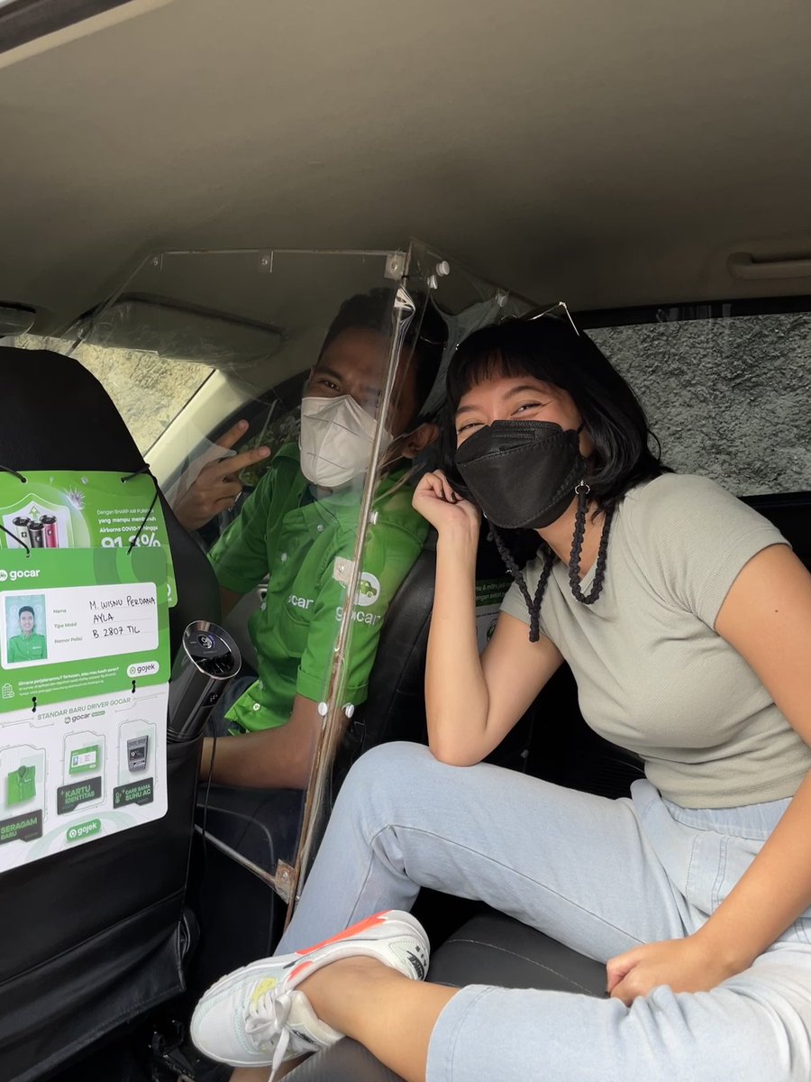 elwa's tweet photo. Biar lebih aman & nyaman, gw biasanya order GoCar Protect+.
Karena di dalam mobil GoCar Protect+ ada stiker driver yang udah vaksin, sekat dan air purifier.
Jadi gue dan drivernya lebih comfort di perjalanan~ Luv ♥️ #ProteksiEkstra #GoCarProtectPLUS https://t.co/7JNVCwN3FJ