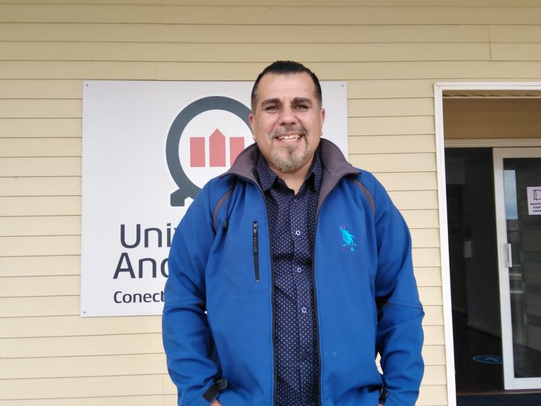AQUASocial's tweet photo. 🔴Dr. Ruben Avendaño: “Estamos colaborando para desarrollar una vacuna para prevenir la Tenacibaculosis”
👉El Dr. Avendaño ha generado importantes conocimientos para comprender cómo se comporta este patógeno y analizar posibles vías de tratamiento.

https://t.co/cpTIChSBPi https://t.co/hj2ribgJoz