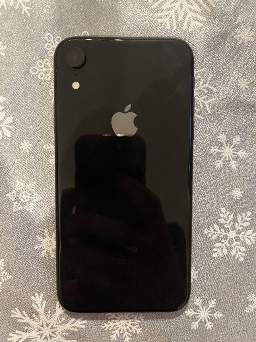 LogueMicky's tweet photo. iPhone XR 64GB in superb condition. £250 No marks or scrapes and only selling as I have upgraded. Comes with box. https://t.co/lXLP4kVtco