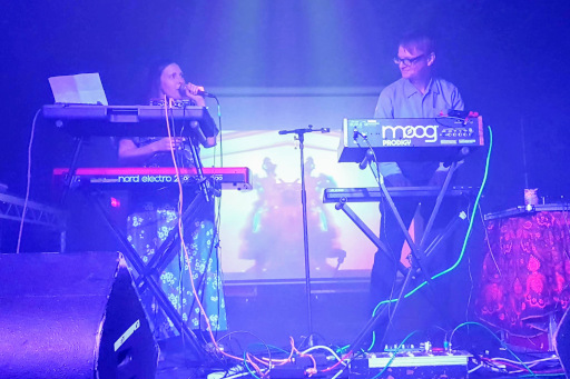 dsoaudio's tweet photo. NEW! Gig Review: Pye Corner Audio/Alice Hubble - Electrowerkz, London - 16 December 2021
"I began to relax, feeling myself getting drawn into the rhythms" - Rob Dyer
https://t.co/9MNubw4osp
#pyecorneraudio #martinjenkins #alicehubble #happyrobots #dsoaudio #electrowerkz https://t.co/ckwjpILmTI