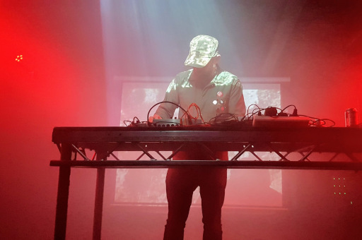 dsoaudio's tweet photo. NEW! Gig Review: Pye Corner Audio/Alice Hubble - Electrowerkz, London - 16 December 2021
"I began to relax, feeling myself getting drawn into the rhythms" - Rob Dyer
https://t.co/9MNubw4osp
#pyecorneraudio #martinjenkins #alicehubble #happyrobots #dsoaudio #electrowerkz https://t.co/ckwjpILmTI
