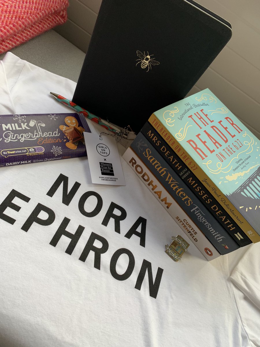 As it’s one of those days where not much happens, shall we do my 20k giveaway?! Let’s! 

Prize includes T-shirt (size S), 4 of my favourite books, a notebook &amp; pen, pin badge &amp; chocolate! 🙌🏻

Follow &amp; RT to enter. UK only. Entries close Friday 7 Jan. Good luck! 🙌🏻