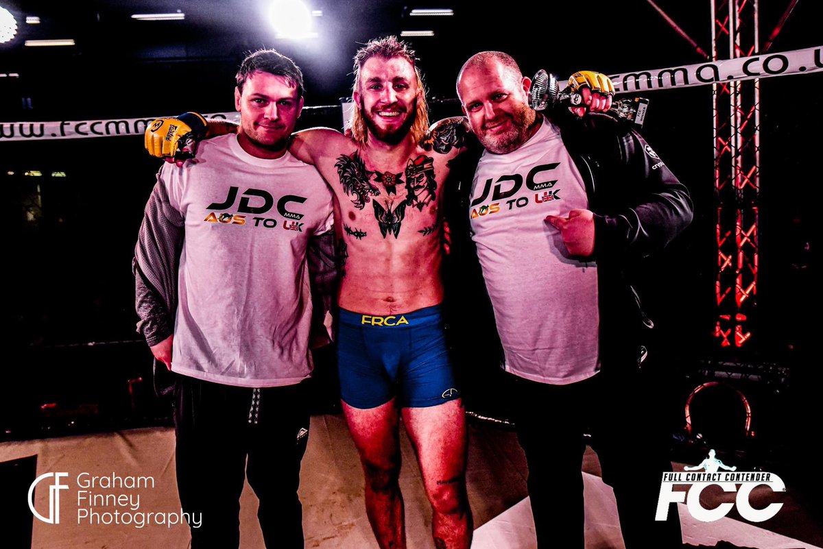 JDCmma_'s tweet photo. Aus to U.K! 🇦🇺🇬🇧 I seriously can’t wait to get back in there! Aiming for March 💪🏼 Massive thanks to these two, @nextgenmmalpool and @ellis155 the two masterminds behind my improvements and what lead to a clinical performance ! #mma #bjj #brazilianjiujitsu #mixedmartialarts #ufc https://t.co/eK4uU4ksQ7