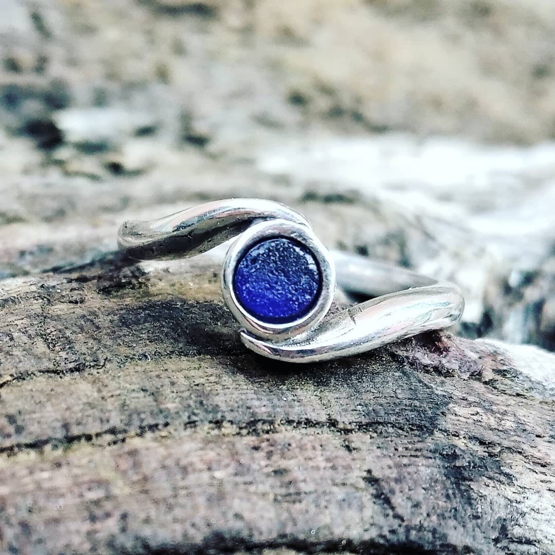 Seastoneuk's tweet photo. Thinking of asking any important questions in the new year? My handmade engagement rings use hand collected sea glass and ethically sourced fine metals.
 #sustainability #ethicallymaderings #greenengagementring #sustainablejewelry #engagementring

https://t.co/N8A90fjCgq https://t.co/WDlD7TgY1H
