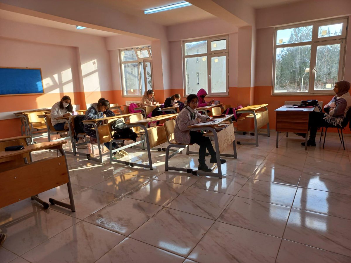 mem_eruh's tweet photo. İlçemizde liseler arası il genelinde düzenlenen  izleme ve değerlendirme sınavı yapıldı. https://t.co/F4X8vCJXJF