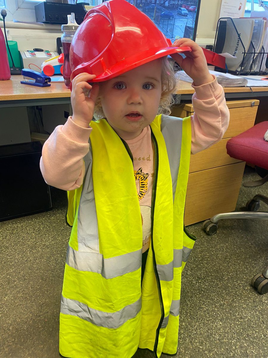 WheeldonGroup's tweet photo. Our new recruit, Matilda  Davies, 2 years old. Learning the weighbridge already! https://t.co/FR1w4rrOgW