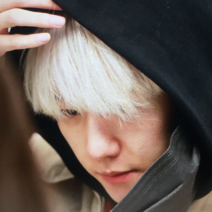 Baek_omnia's tweet photo. On the last nights of December, I love you more than anything <3 @B_hundred_Hyun
#BAEKHYUN #백현 https://t.co/mos7WbsRng
