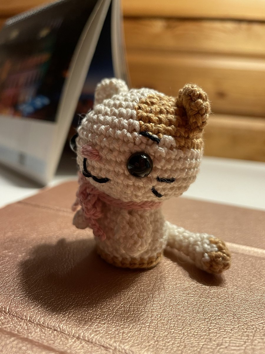 MadamelaCheffe's tweet photo. Nicht nur unter unserem Weihnachtsbaum gibts Katzen ☺️ #minikingdom #aradiyatoys #crochetismysuperpower #crochetismytherapy https://t.co/2DvX4loMCs