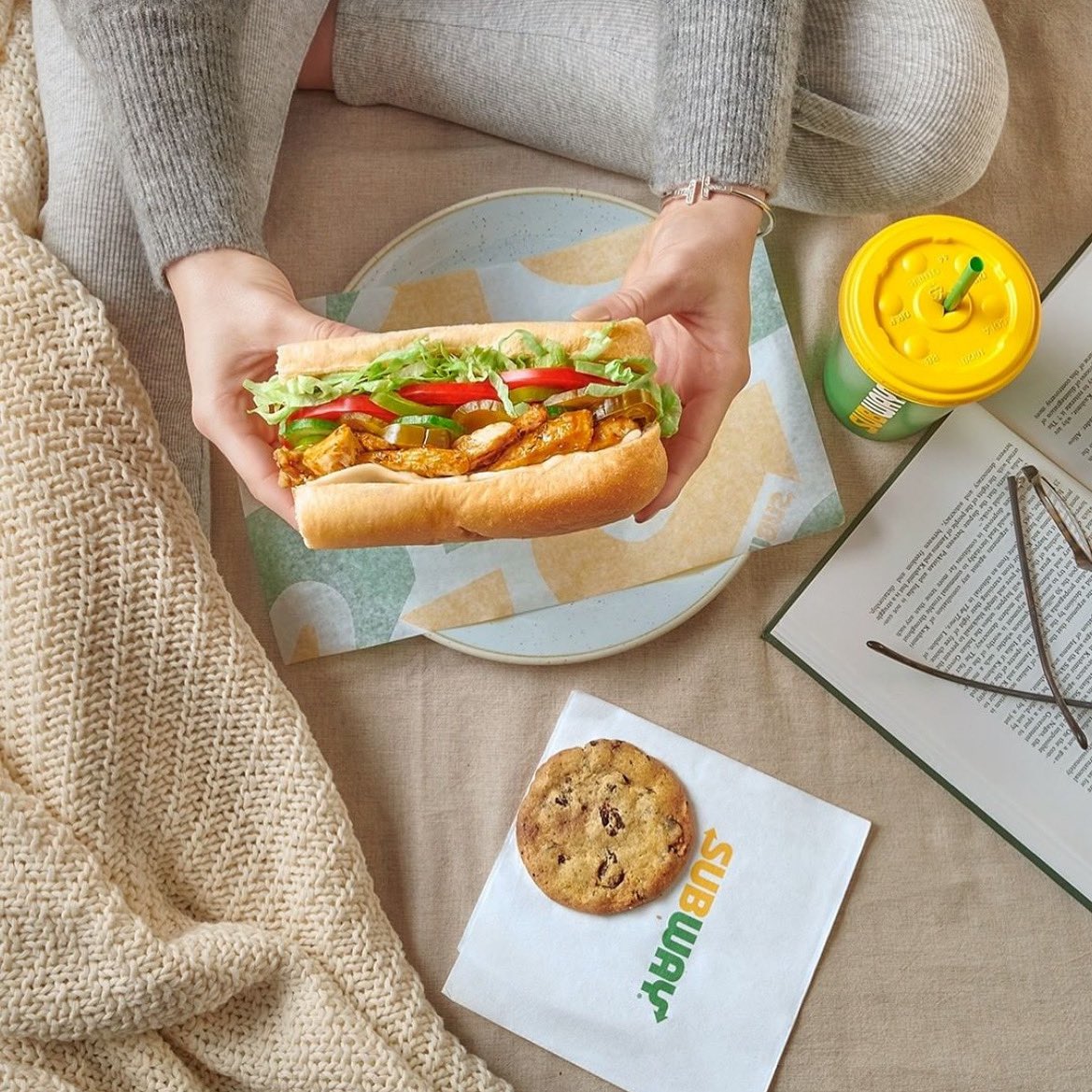 ID_Subway's tweet photo. Chicken Teriyaki + Cookies asik kali yah buat makan malam hari ini? Gimana menurut kalian? #SubwayIndonesia https://t.co/DXYSfk589n
