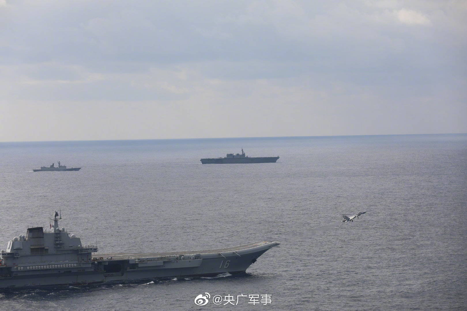 Ryan Chan 陳家翹 on Twitter: "WATCH: Chinese aircraft carrier Liaoning conducts training in Western Pacific. https://t.co/Lp3aK9ECMH" / Twitter