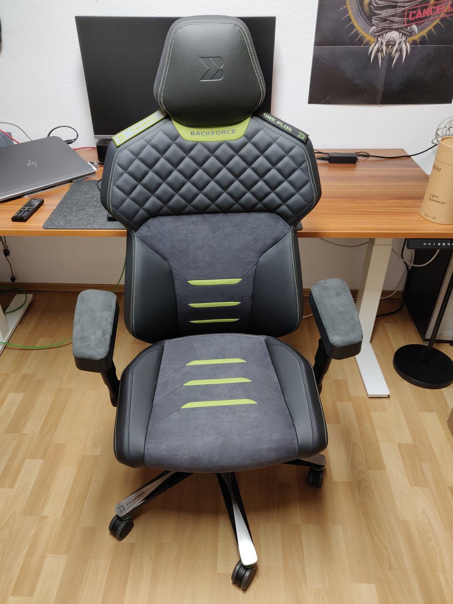 svanschu's tweet image. Neuer Stuhl Check. Bin schon auf die ersten Tage mit dem @Backforce_gg gespannt. Aufbauen hat bis auf eine Sache gut geklappt und man hat die Verpackung in der Montageanleitung inkludiert. Da hat man versucht alles zu bedenken. #backforceoneplus #backforce