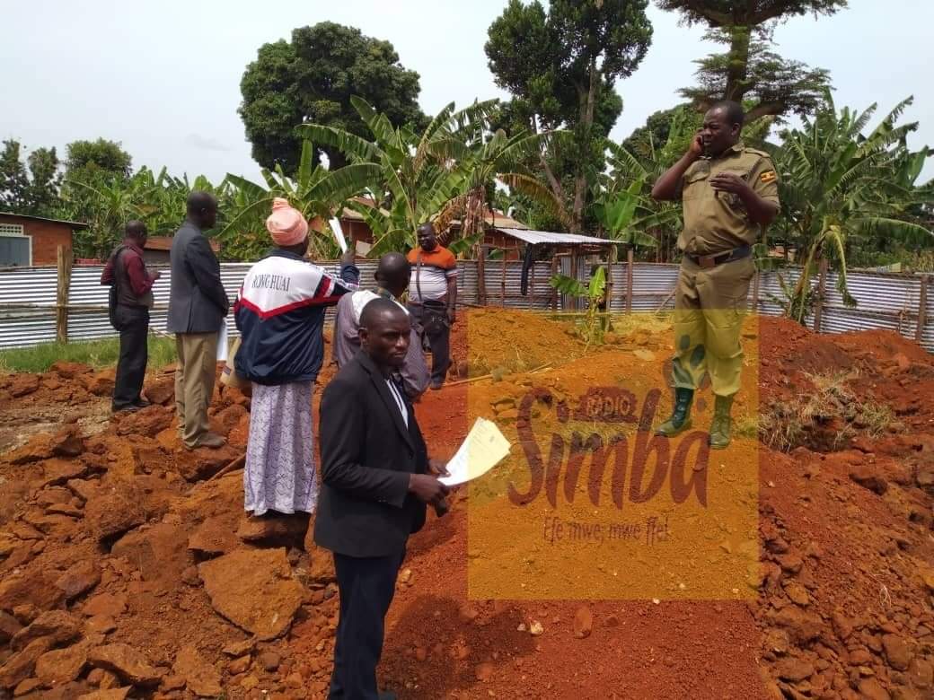Wakiso_Yaffe's tweet photo. UPDF Brig. James Kinaalwa is forcefully constructing on Kayunga Sub-County's land.
Their mission of land grabbing in Kayunga has started😥🤦♀️ https://t.co/m5jB3MZ5jb