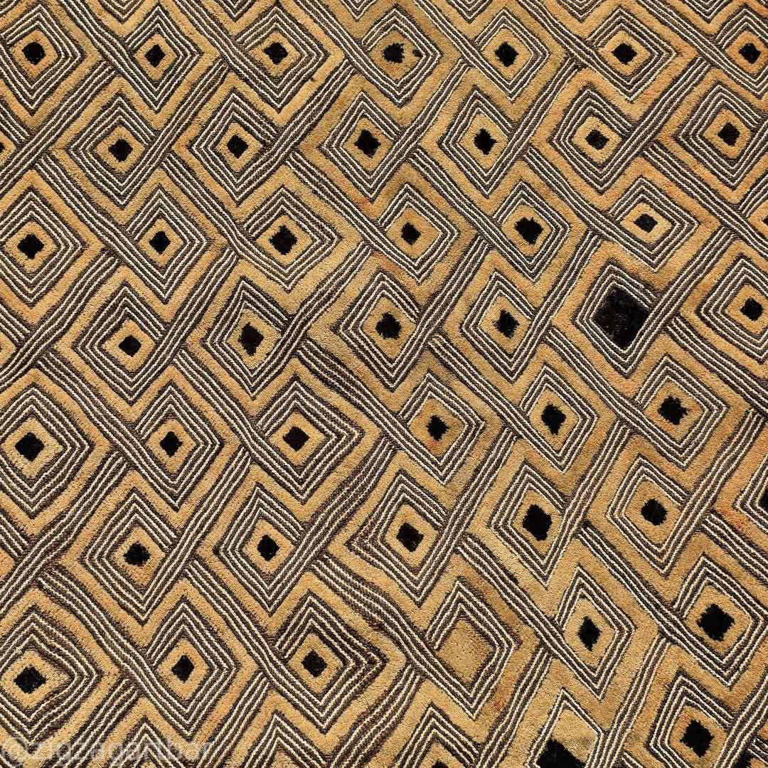 AzzureCulture's tweet photo. Pour qu'une culture réussisse, elle doit avoir des principes. Voici un chef-d'œuvre de la culture Congolaise; Un textile Kuba (RDCongo). . . #veloursdekasai #africanart #africanarts #blackart #AzzureCulture #blackartist #africa #africanstatue #RDC https://t.co/CVKPam84yY