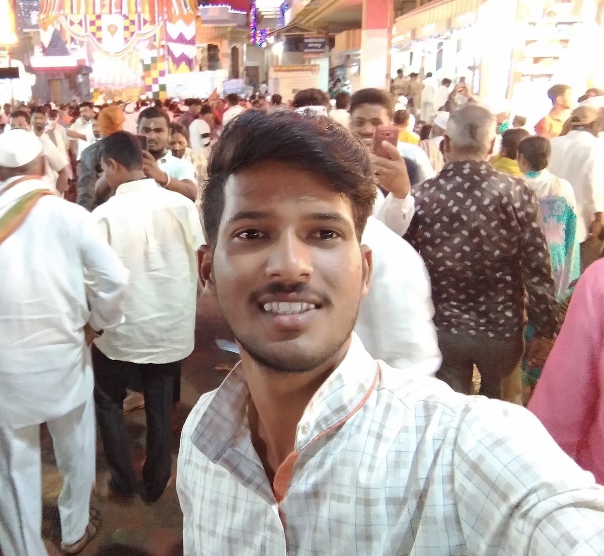 Sanket_Jagtap_'s tweet image. Hello...,
Mai bhee #single_boy , hoon...!
Hai koi ..?