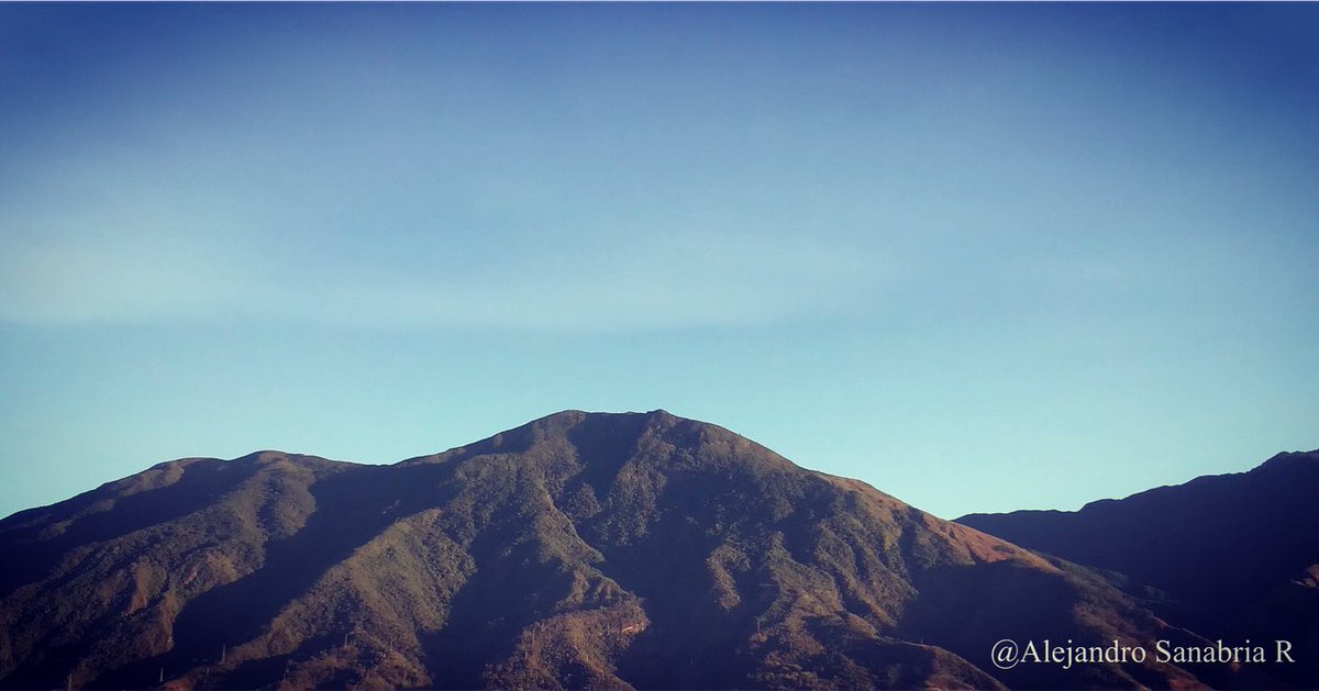 AlexSanabriaR's tweet photo. El #Avila #amanecer #30D #Venezuela https://t.co/RTFBC6GqnV