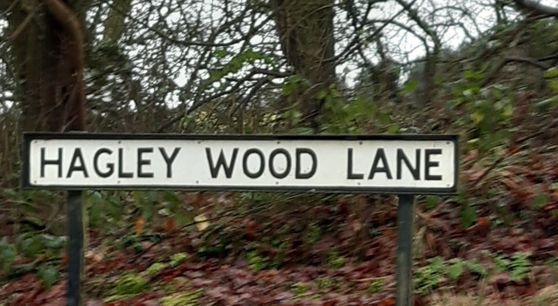 HagRuberyCops's tweet photo. On high vis patrol on Clent Hills due to a report of a female being followed by an Asian male, late 40's with a beard at Nimmings Wood, Clent Hills on 27th Dec.
PCSO White 
#policingpromise https://t.co/MSlI6hLm0f