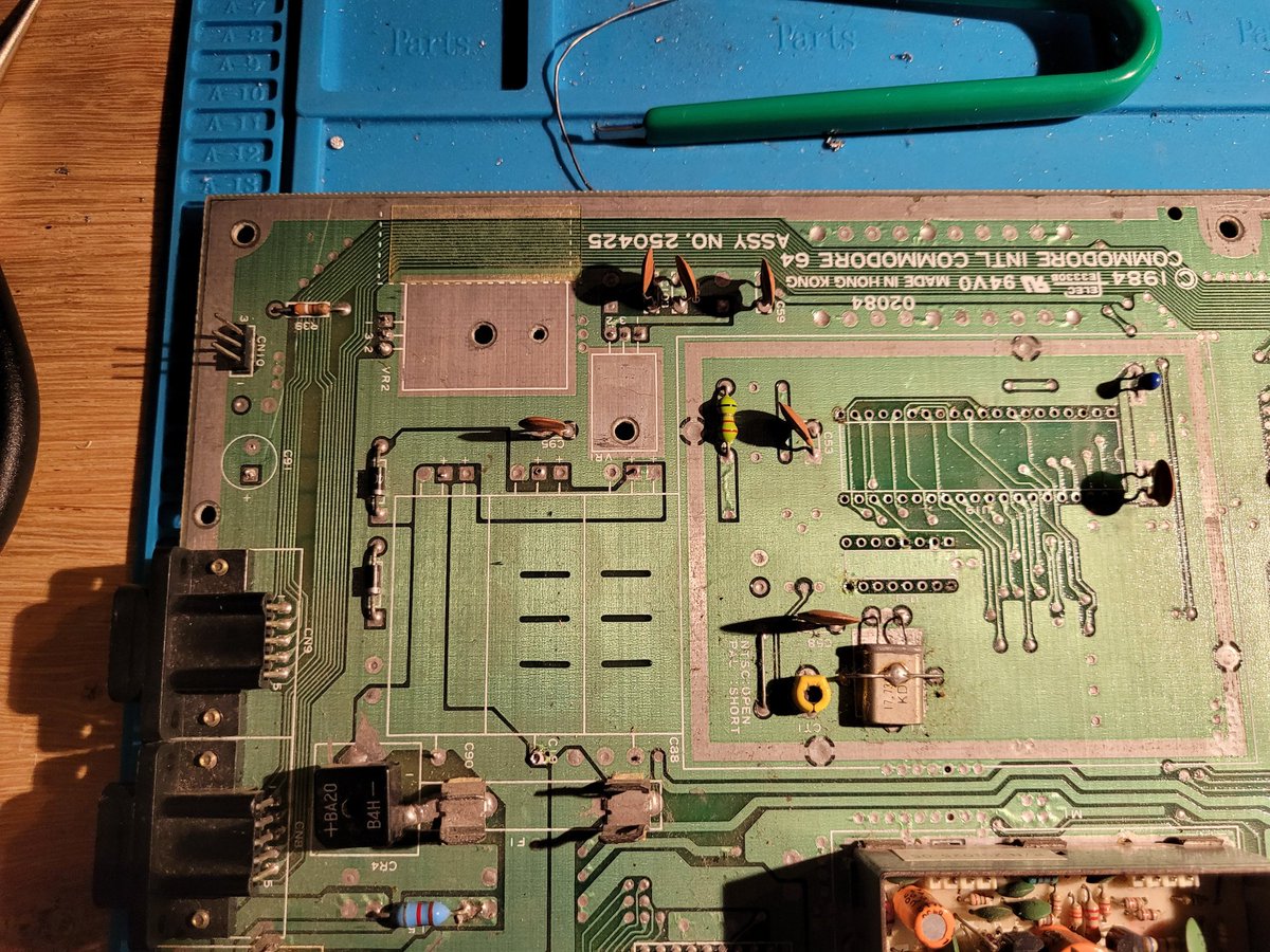EE_Nick's tweet photo. Too bad I haven't got the starting picture of my latest project, but I can tell that this c64 board has been used for spareparts.
The circuits seems all good though,  but lots of parts are missing and a lot of ceramic disk caps have been broken. Here's what it looks right now... https://t.co/4UeuDKfOYO