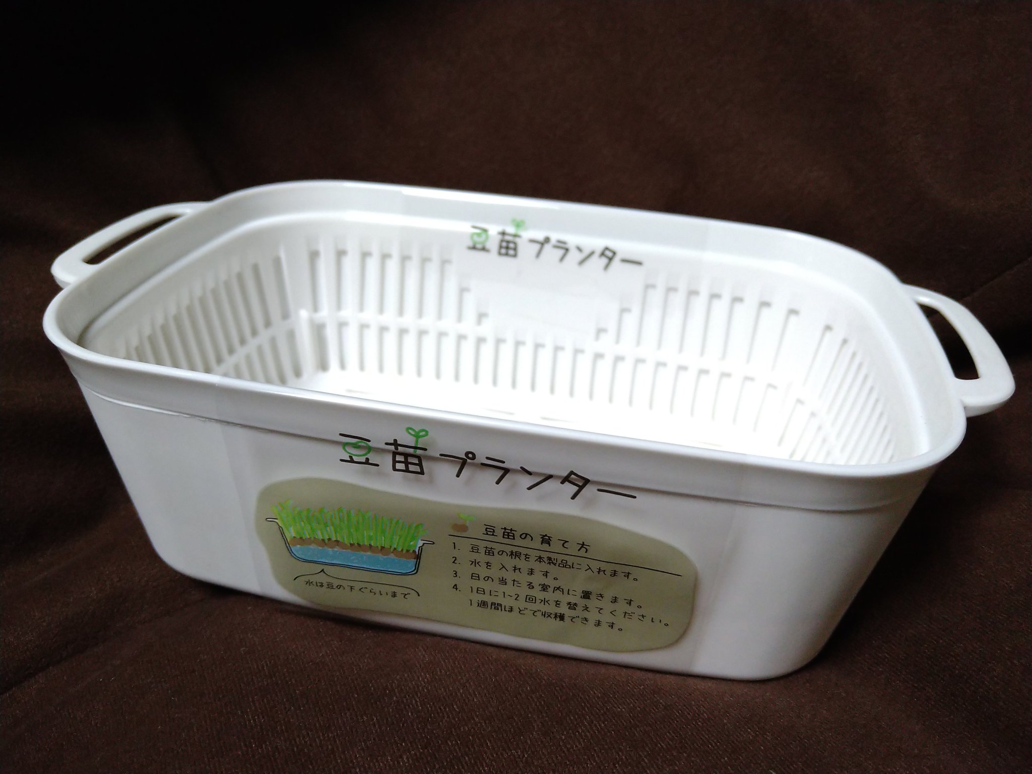 みなみ ダイソーで見つけて衝動買いしてきた 豆苗プランター これは園芸コーナーじゃなく ペットコーナーに置くべきだと思います T Co Tdvki8ebsa Twitter