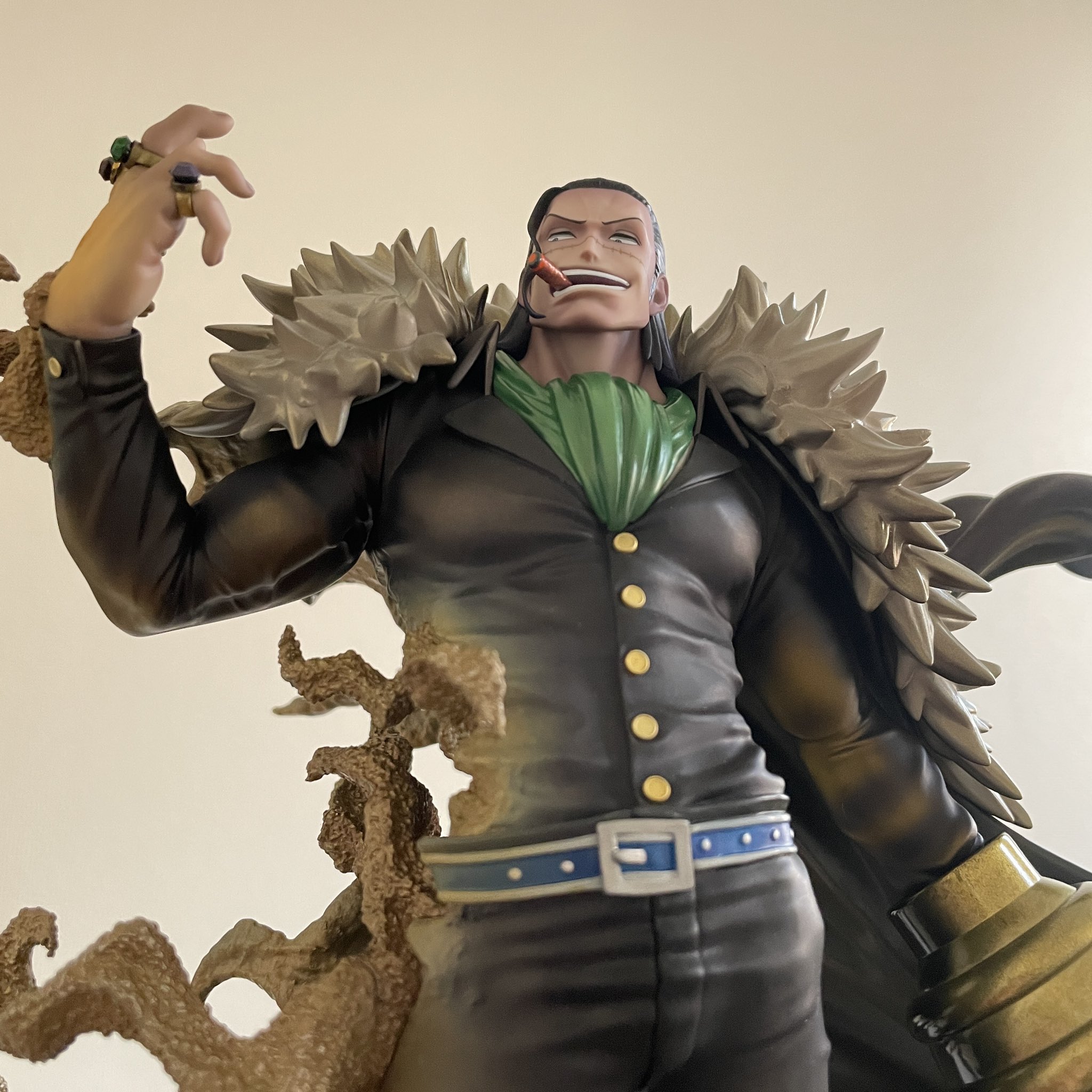 ロキ 週末フィギュアレビュー 番外編 今年出会えて良かったフィギュア10選 9体目は Portrait Of Pirates ワンピース Mas Maximum サー クロコダイル 妹が開店前の麦ストに並んでくれて 初めて手にしたpop あの時の感動は今も忘れない 顔 服 砂