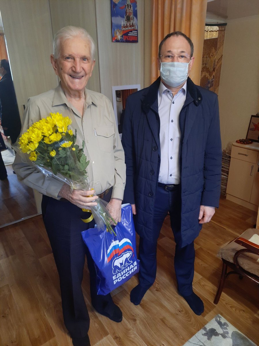 AdmSov's tweet photo. В канун Нового Года Заместитель Председателя Самарской Губернской Думы Живайкин А.И. Иванович, Глава Советского района Бородин В.А., заместитель Главы Администрации Советского района Кривощекова А.С. и депутаты Советского района поздравили ветеранов с наступающими праздниками! https://t.co/SXYEqEwdHI