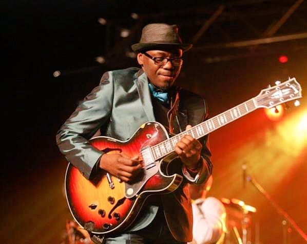TshepisoMoloi10's tweet photo. I'm ▶️ playing some Jimmy Dludlu today. I feel particularly grown. And sexy 😌🤌 @Jimmydludlu #Afrocentric #Tonota https://t.co/OIU3UwbZyq