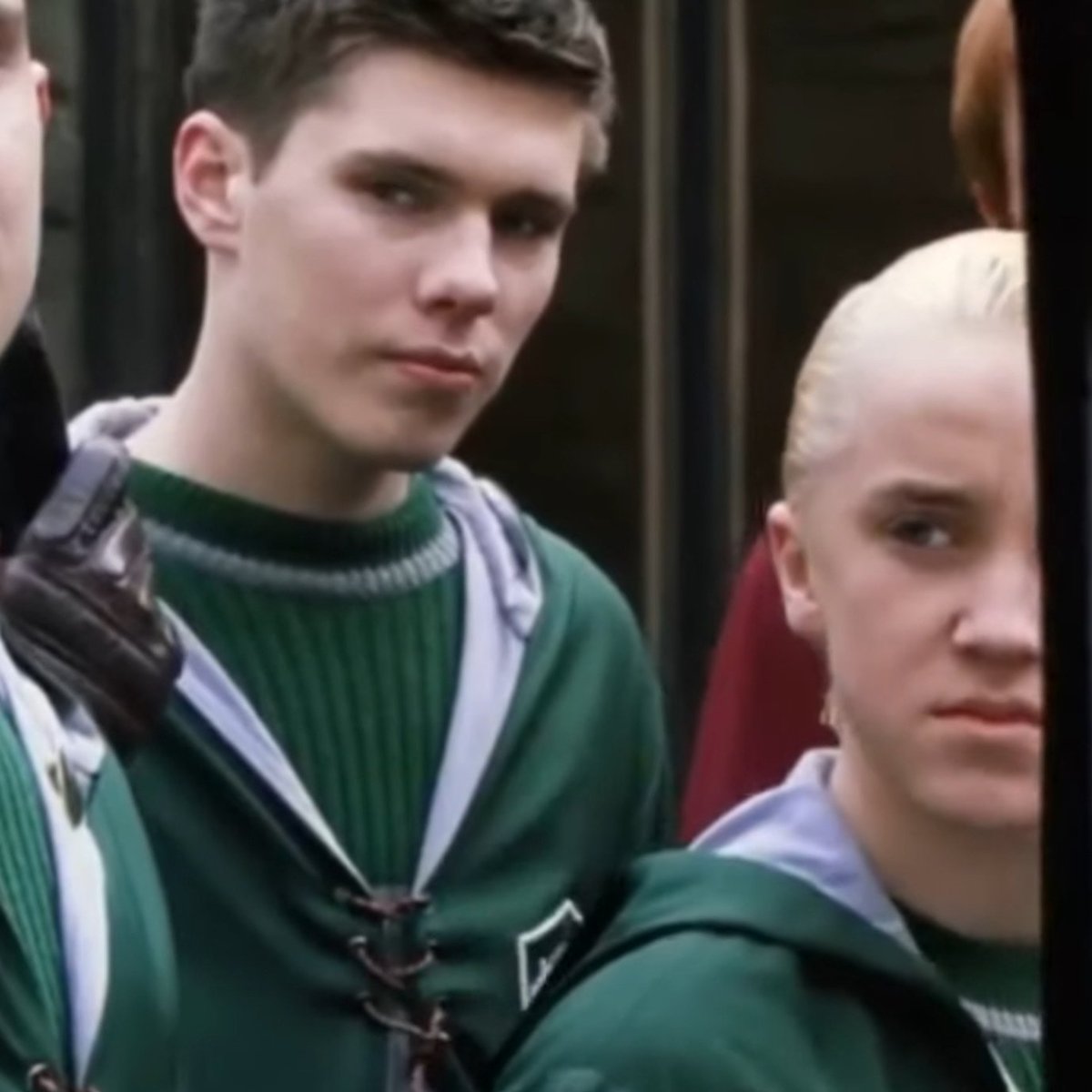 #จำทำความรู้จักกับคนที่มาเมนชั่น

 “ เร็วไปหรอ ไม่หรอก ”

“ ฉัน พูเซย์ , เอเดรียน พูเซย์ ฉันอยู่ในทีมควิดดิชสลีธีริน ตำเเหน่งเชสเซอร์...ฉันอยู่ปีสาม บ้านสลีธีริน ”

  พูดจบก็ทำหน้าเก๊กหล่อให้สักหนึ่งที 

“ เเละฉันรู้ฉันหล่อ มาทำความรู้จักกันได้เเลัว ”

หลงตัวเอง