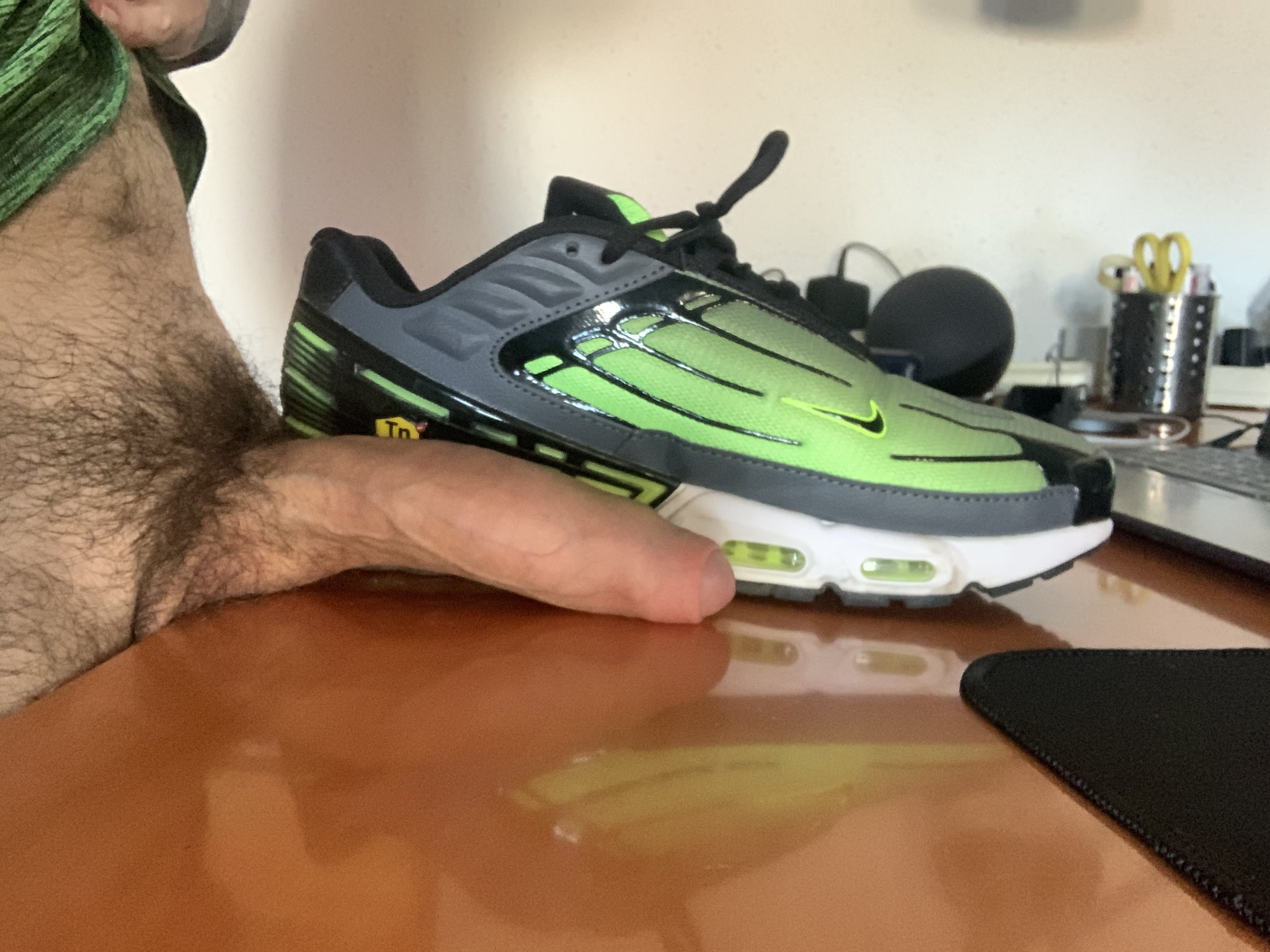 1 pic. New sneakers ?
Teaching em how life will be like with me

? https://t.co/gRdDoan1Mr

@soccer_kiffeur