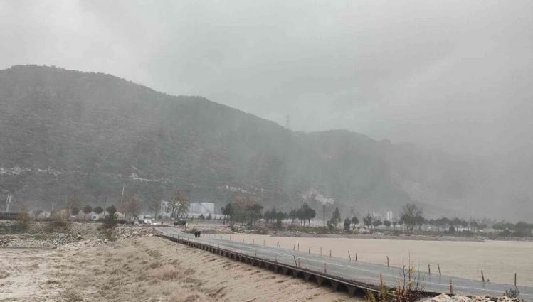 Antalya’da Boğaçay taştı, 

köprü ulaşıma kapandı.

Ne çektin be 😀