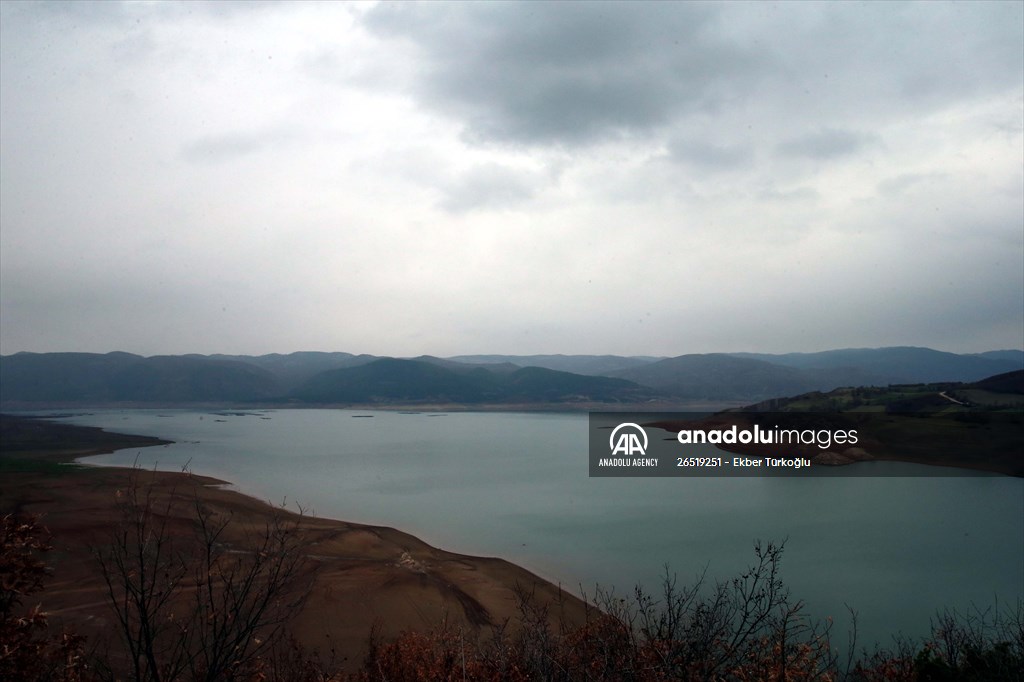 anadoluimages's tweet photo. Water level dropped at Almus Dam Lake in Turkey's Tokat. https://t.co/9NWyv78utp

📸: Ekber Türkoğlu https://t.co/buKFO5Rcsc