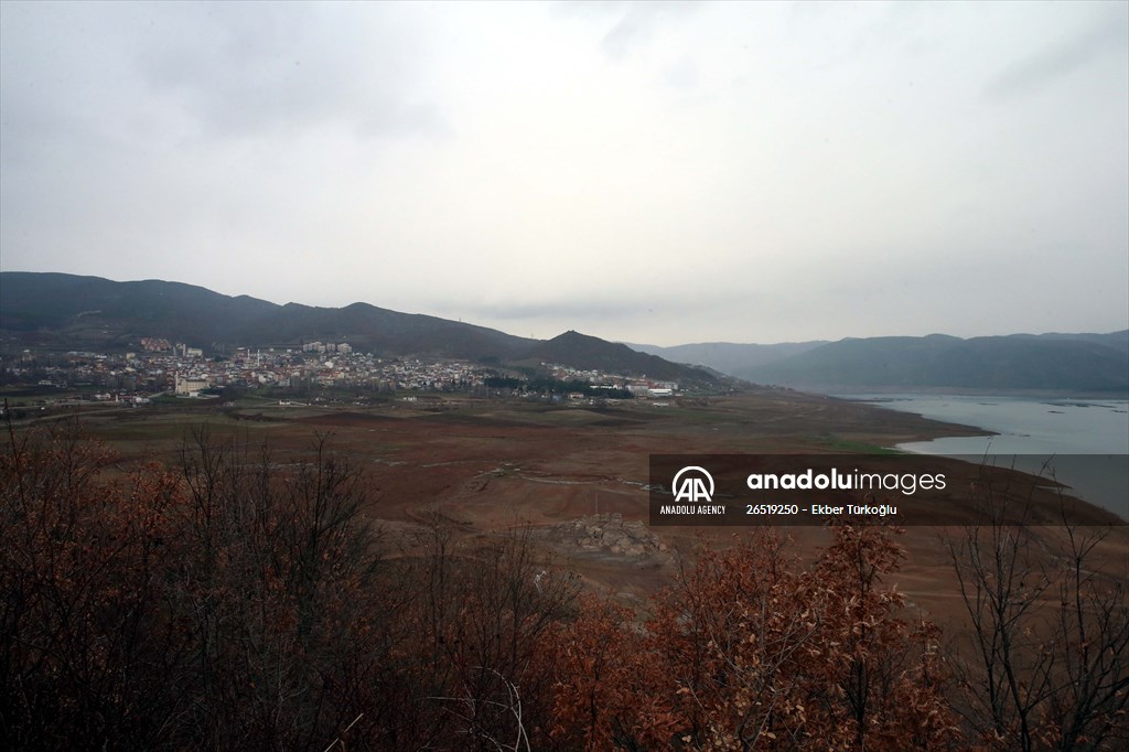 anadoluimages's tweet photo. Water level dropped at Almus Dam Lake in Turkey's Tokat. https://t.co/9NWyv78utp

📸: Ekber Türkoğlu https://t.co/buKFO5Rcsc